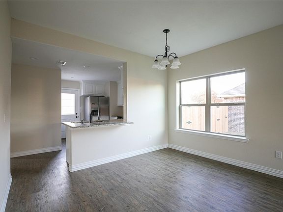3rd image of 901 N Barrett Ave