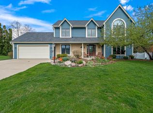 3937 S Stonewood Rd, New Berlin, WI 53151