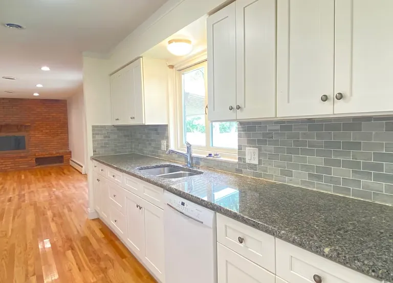 2727 Oakdale Dr — Photo 6