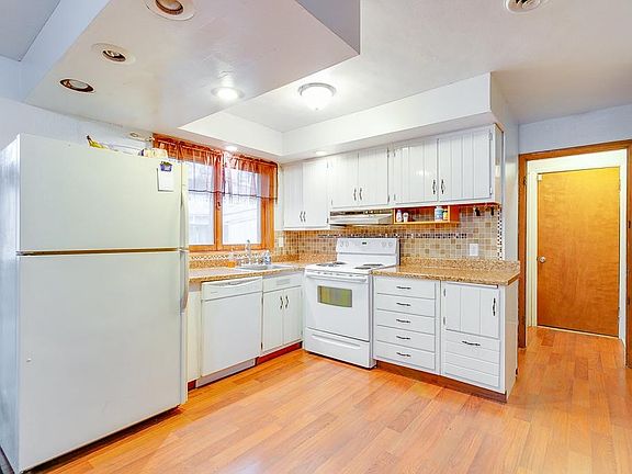 5th image of 4728 Fellows St