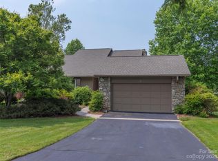 12 Ridgeview Dr, Asheville, NC 28804