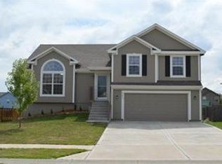 565 E Pawnee Ln, Gardner, KS 66030