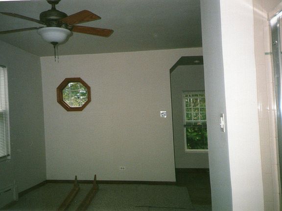 3rd image of 2228 W Oakdale Ave