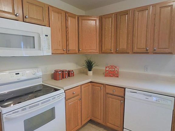 03-StoningtonDeluxe-Edited_03042019