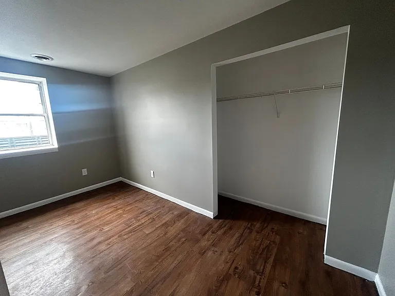 211 Tompkins St — Photo 17
