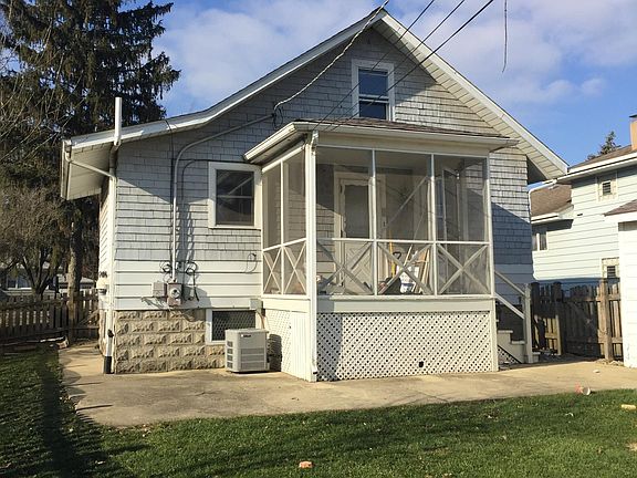 rear view of the building and 3-season room
