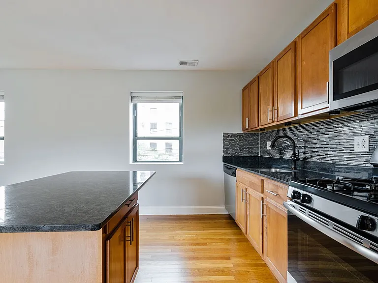 7616 N Marshfield Ave — Photo 80