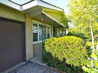 370 Walnut Ln, Elk Grove Village, IL 60007