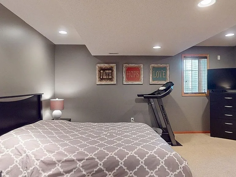 3057 Venice Ln NW — Photo 32