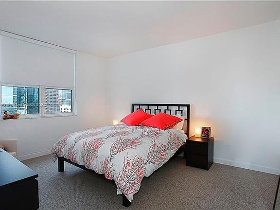 5th image of 186 SE 12th Ter APT 1204