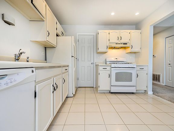 5th image of 627 Berkley Ct Unit X2