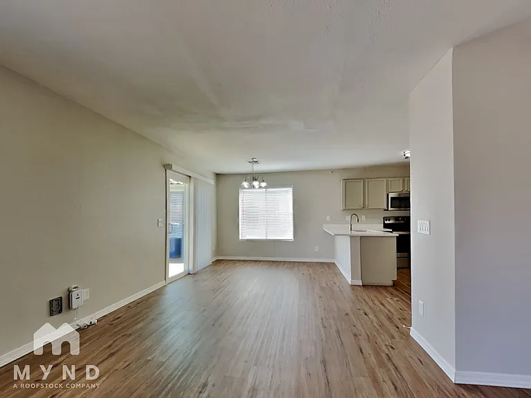 10904 E Azalea Ave — Photo 5