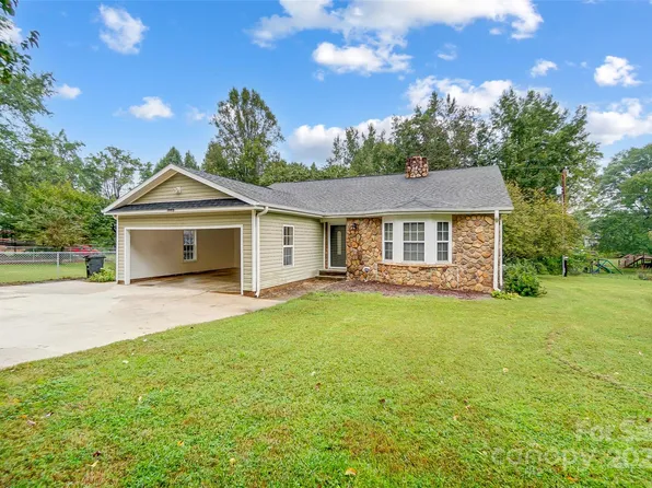 106 Hunter Ct, Kings Mountain, NC 28086