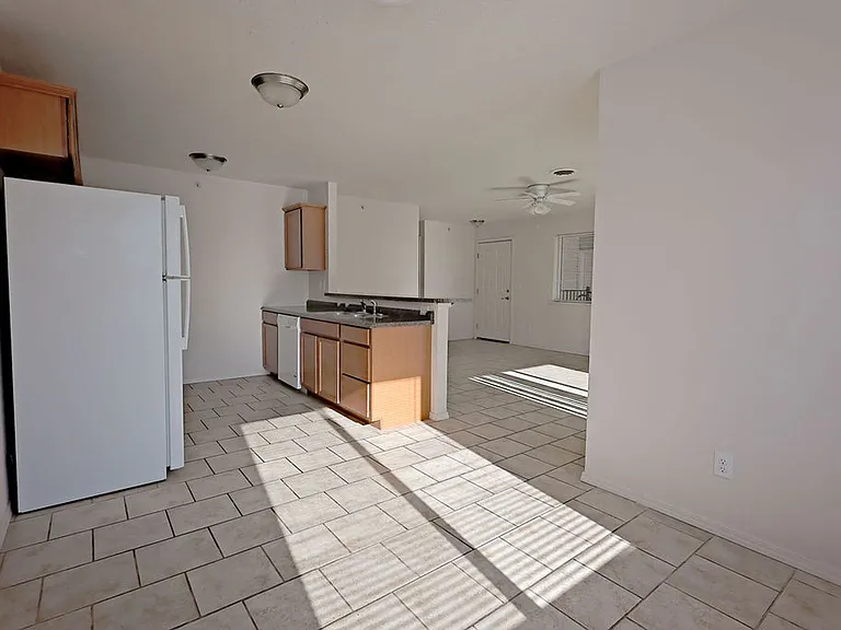 257 Robbins Ave — Photo 2