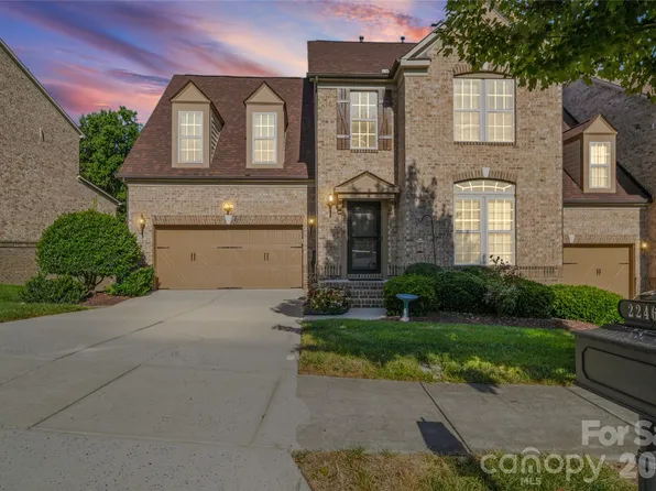 2246 Donnington Ln, Concord, NC 28027