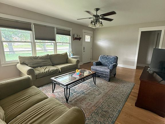 5th image of 701 S Coulter Dr