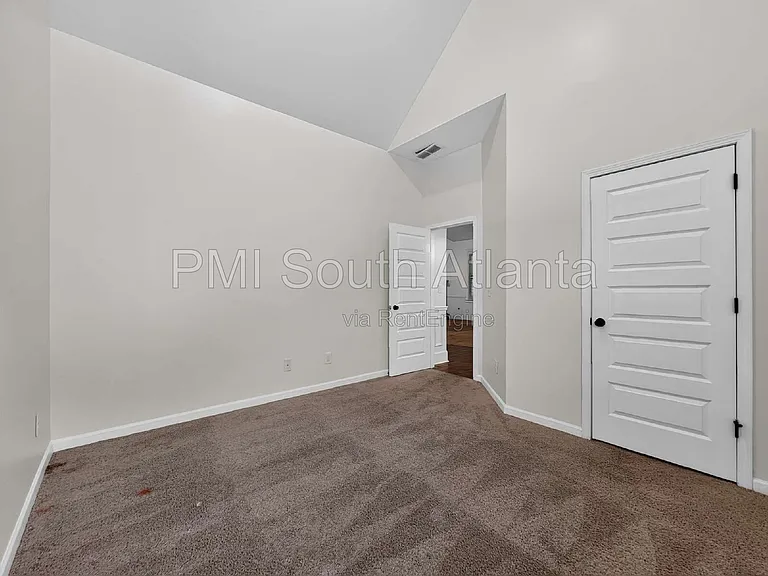 305 Legends Dr — Photo 11