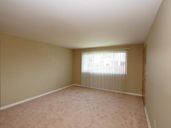 4th image of 4946 Arbor Village Dr