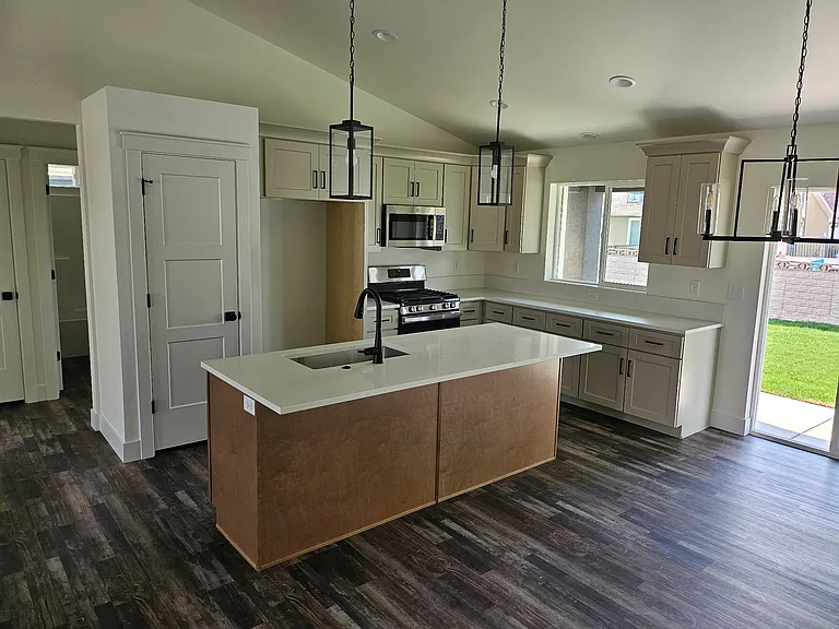 2013 Erin Dr — Photo 8