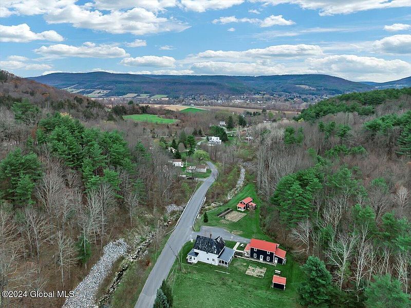 4th image of 207 Mill Valley Road