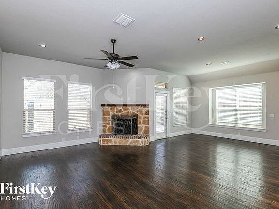 3rd image of 2404 Cabrillo Ln