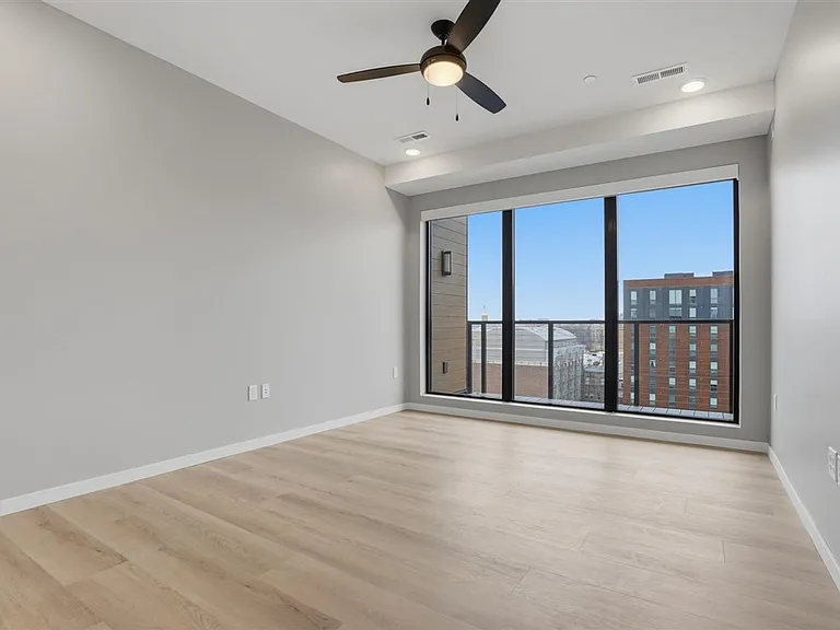 300 S Clinton St — Photo 17