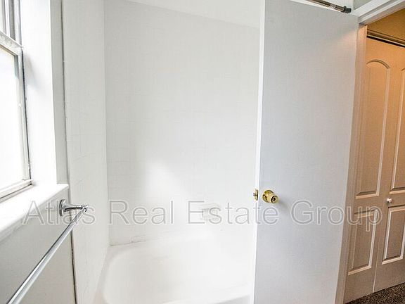 5th image of 2290 S Oneida St APT 211