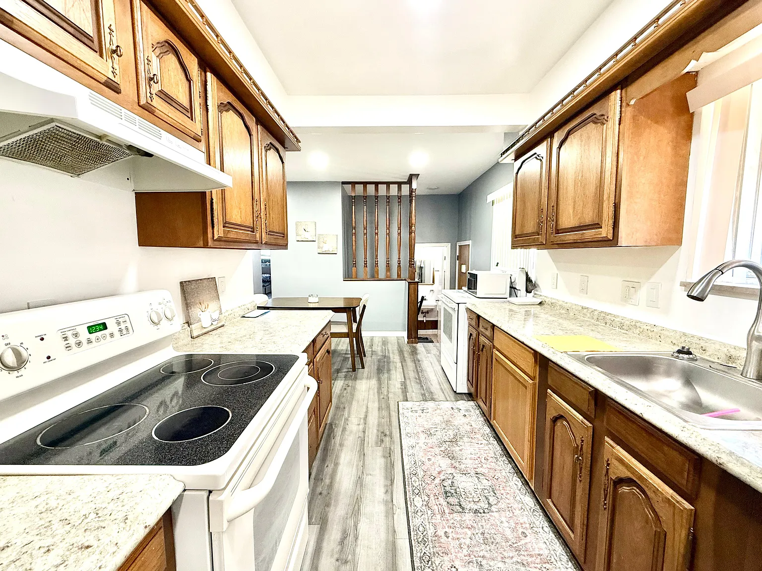 3 bed, 1.5 bath, 1100 sqft, $2,000 — Photo 3