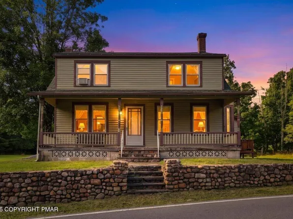 221 Upper Swiftwater Rd, Cresco, PA 18326