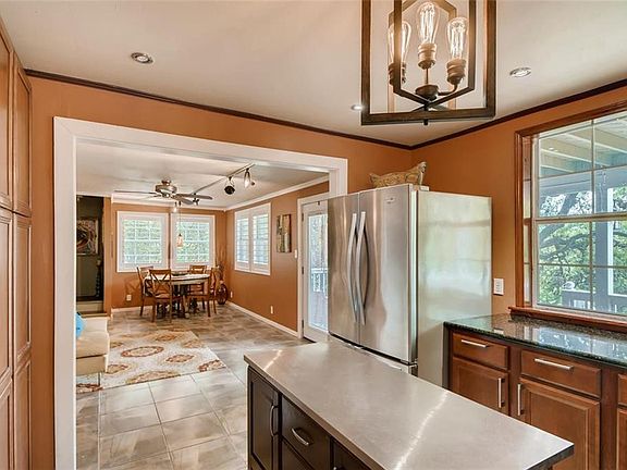 5th image of 18223 Lura Ln