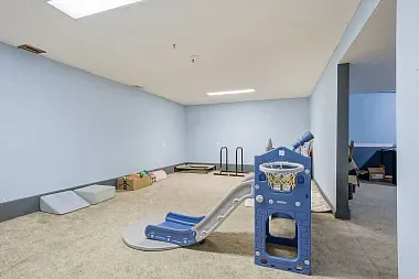 705 Eastview Dr — Photo 16