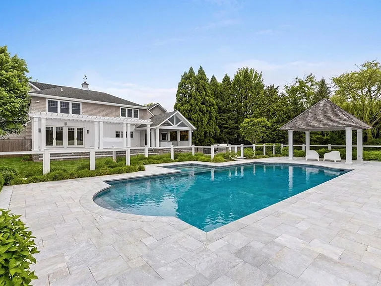 10 Parrish Pond Ln — Photo 1