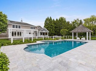 10 Parrish Pond Ln, Southampton, NY 11968