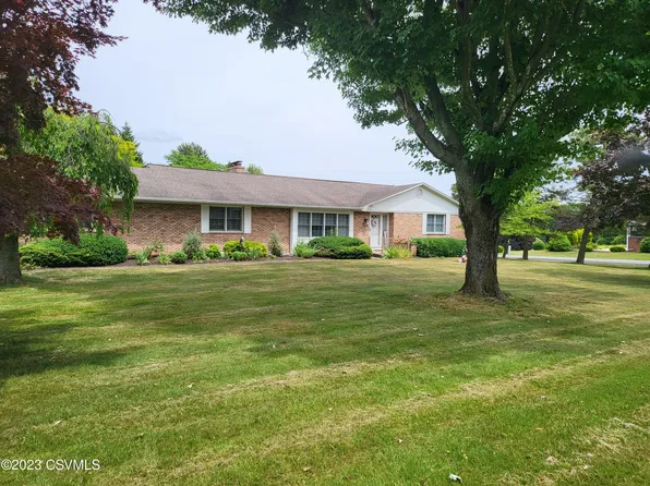 615 Crestwood Dr, Bloomsburg, PA 17815