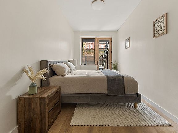 5th image of 598 Sterling Pl Unit 1