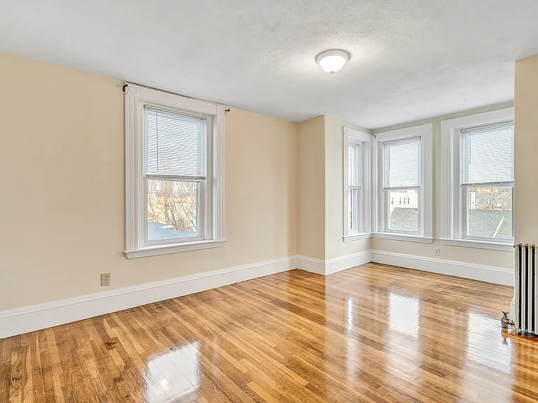 17 Elm St #6 — Photo 1