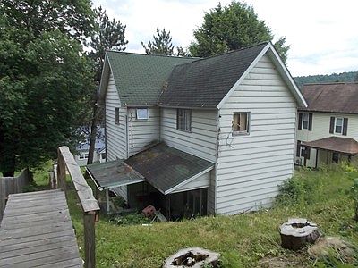 3rd image of 633 Wood St