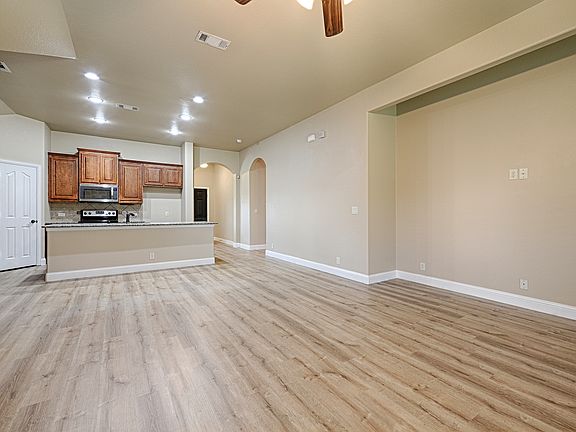 3rd image of 906 Chatsworth Dr