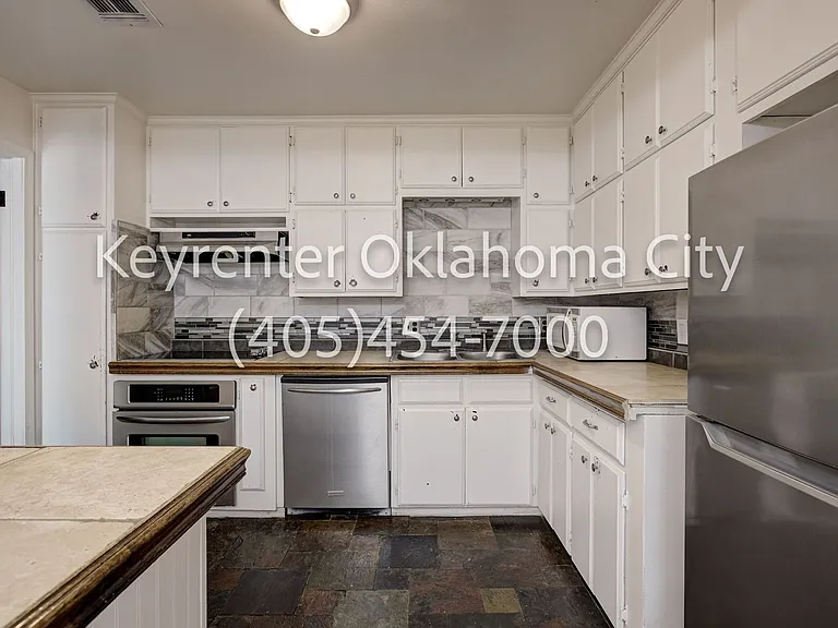 1622 W Britton Rd — Photo 14