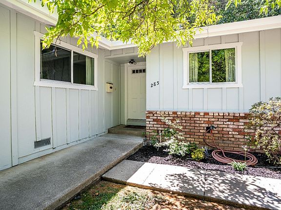 3rd image of 285 San Jacinta Dr