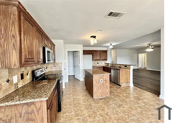 306 Lone Wolf Ct — Photo 4