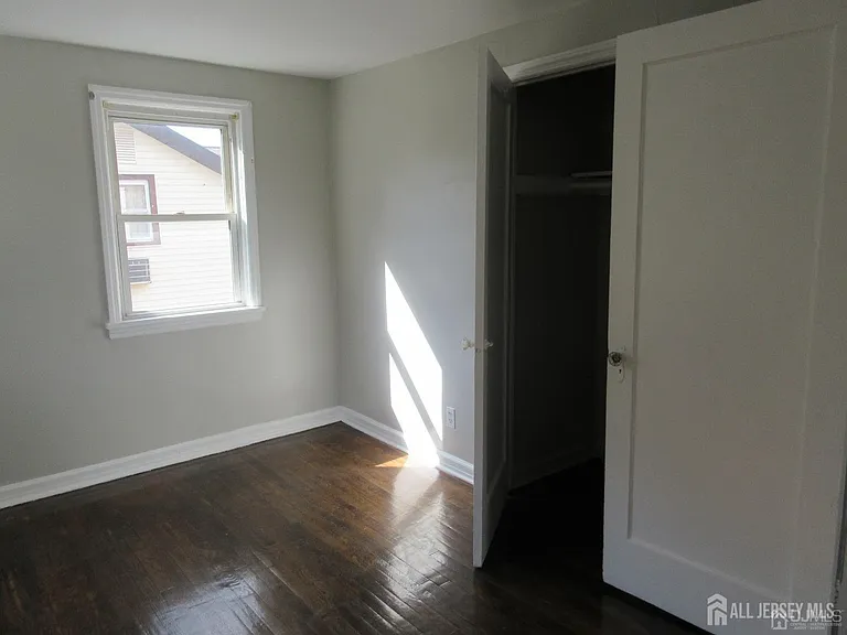815 2nd St #B — Photo 8