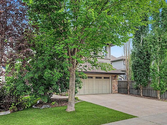 2nd image of 1110 Armitage Cres SW