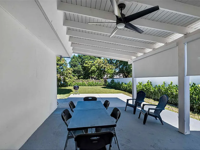 2733 SW 15th St — Photo 25