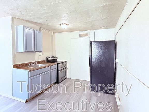 2nd image of 234 E 32nd St Unit 30