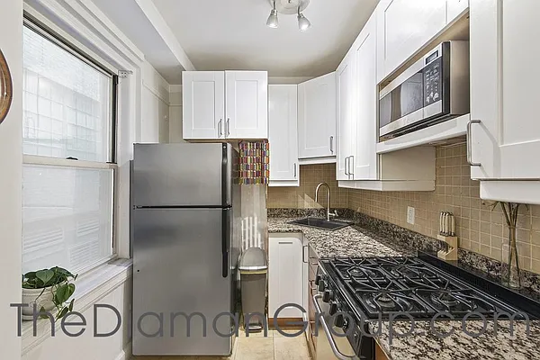 Sold by Diaman Group LLC | media 9