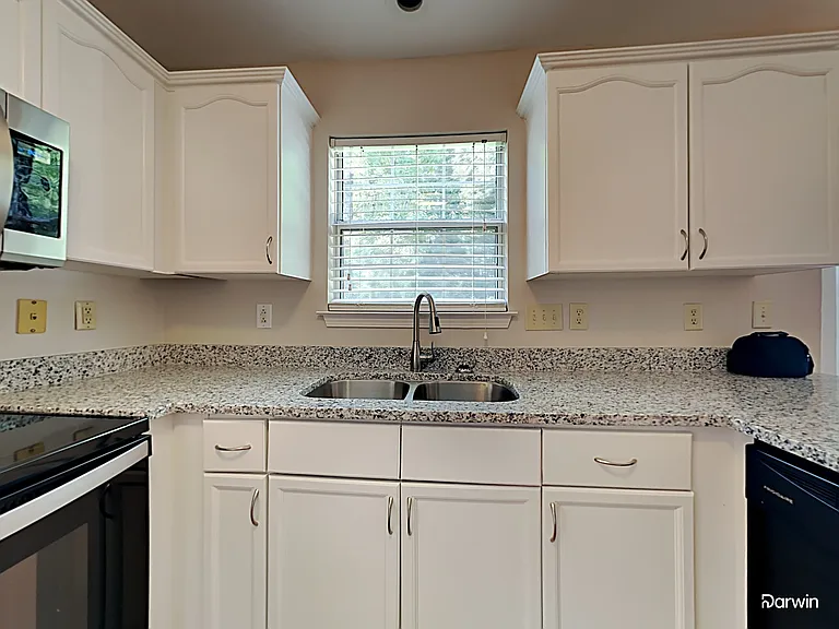 3411 Mayhurst Dr — Photo 2