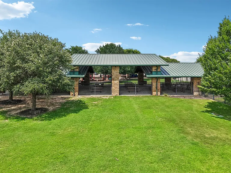 140 Lynn Crest Bnd — Photo 39