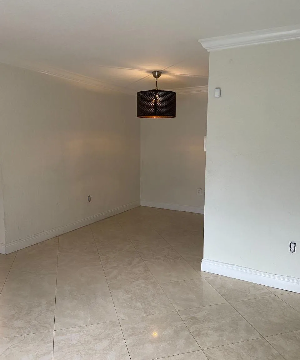 3 bed, 1054 sqft, $2,600 — Photo 1