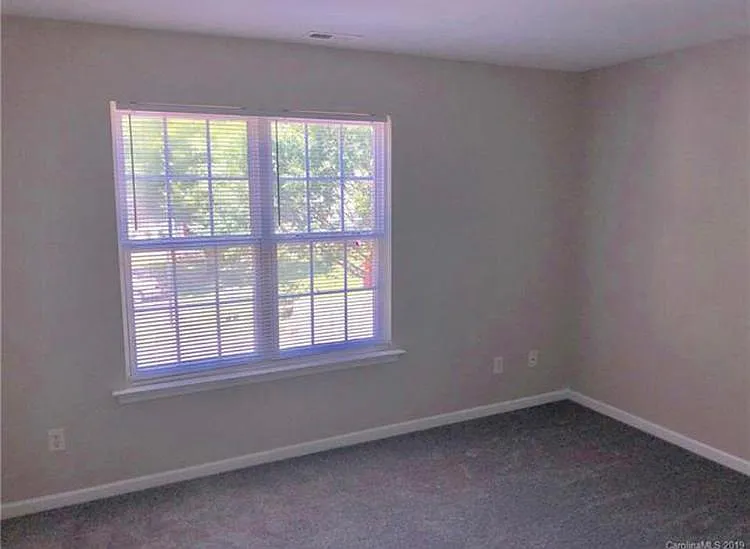 5611 Seths Dr — Photo 9